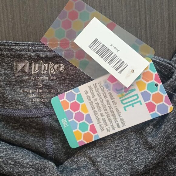 LULAROE SIMPLY COMFORTABLE JADE ATHLETIC CAPRI LEGGING GRAY BLUE FLORAL SML NWT - Picture 3 of 5